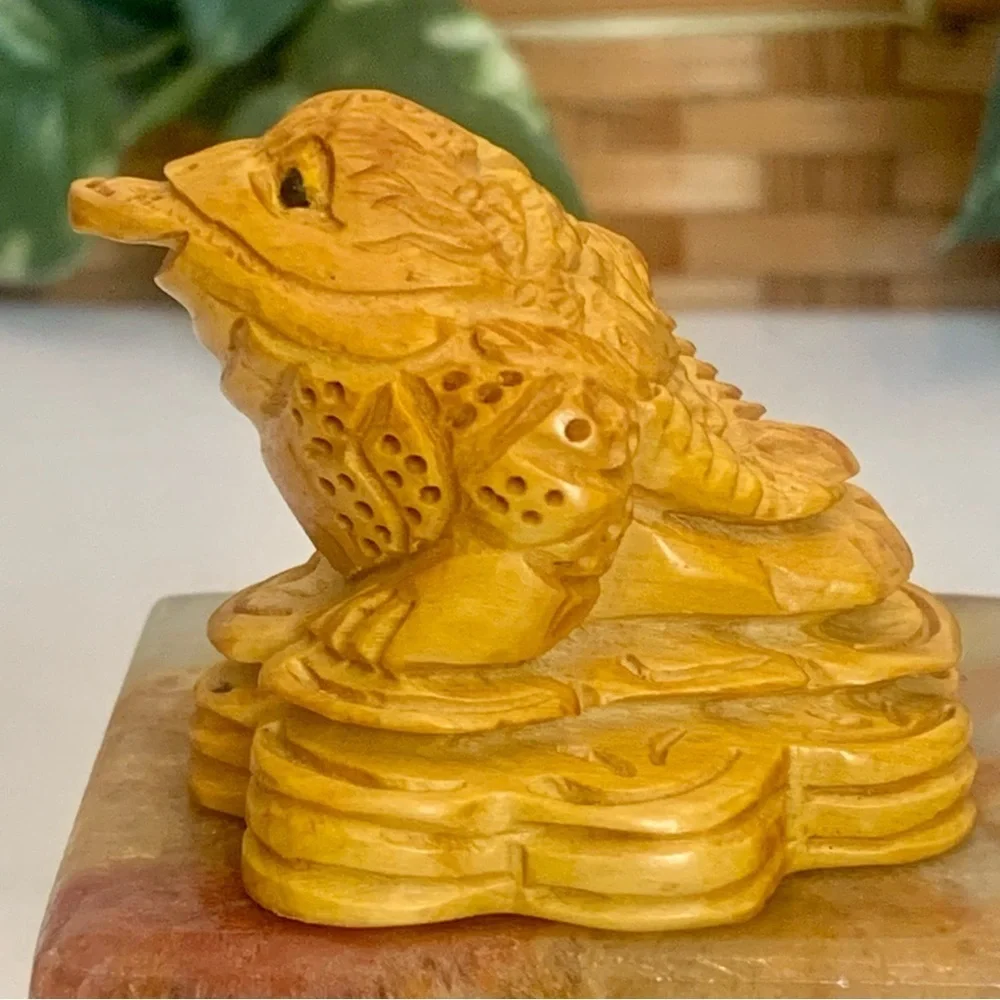 Vintage Boxwood Money Frog Netsuke Animal Figurine Hand Carved Wooden Figure 2